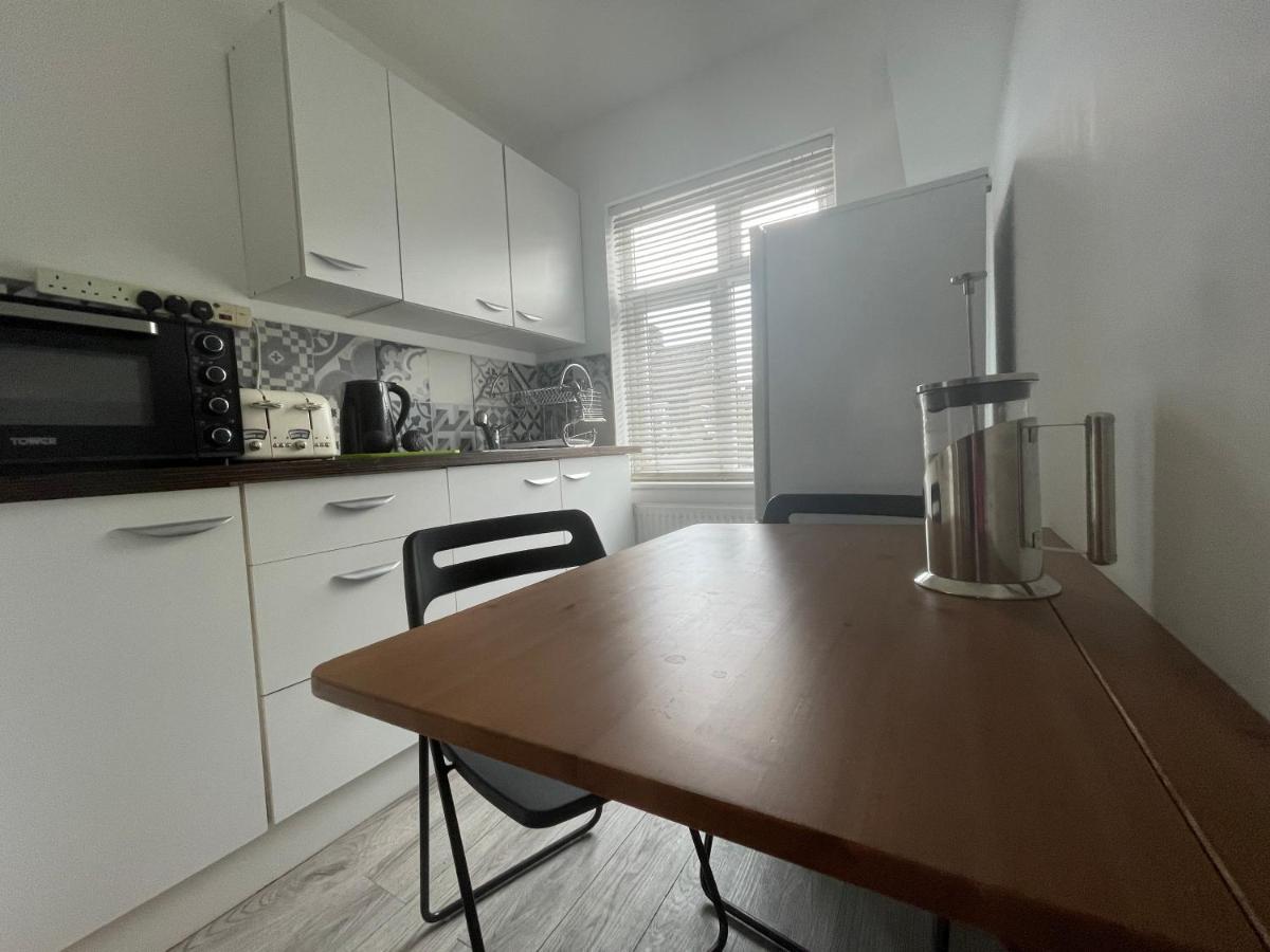 Entire House Floor Perfect For Couples & Freelancers - Available For Single Too Hotel London Eksteriør billede