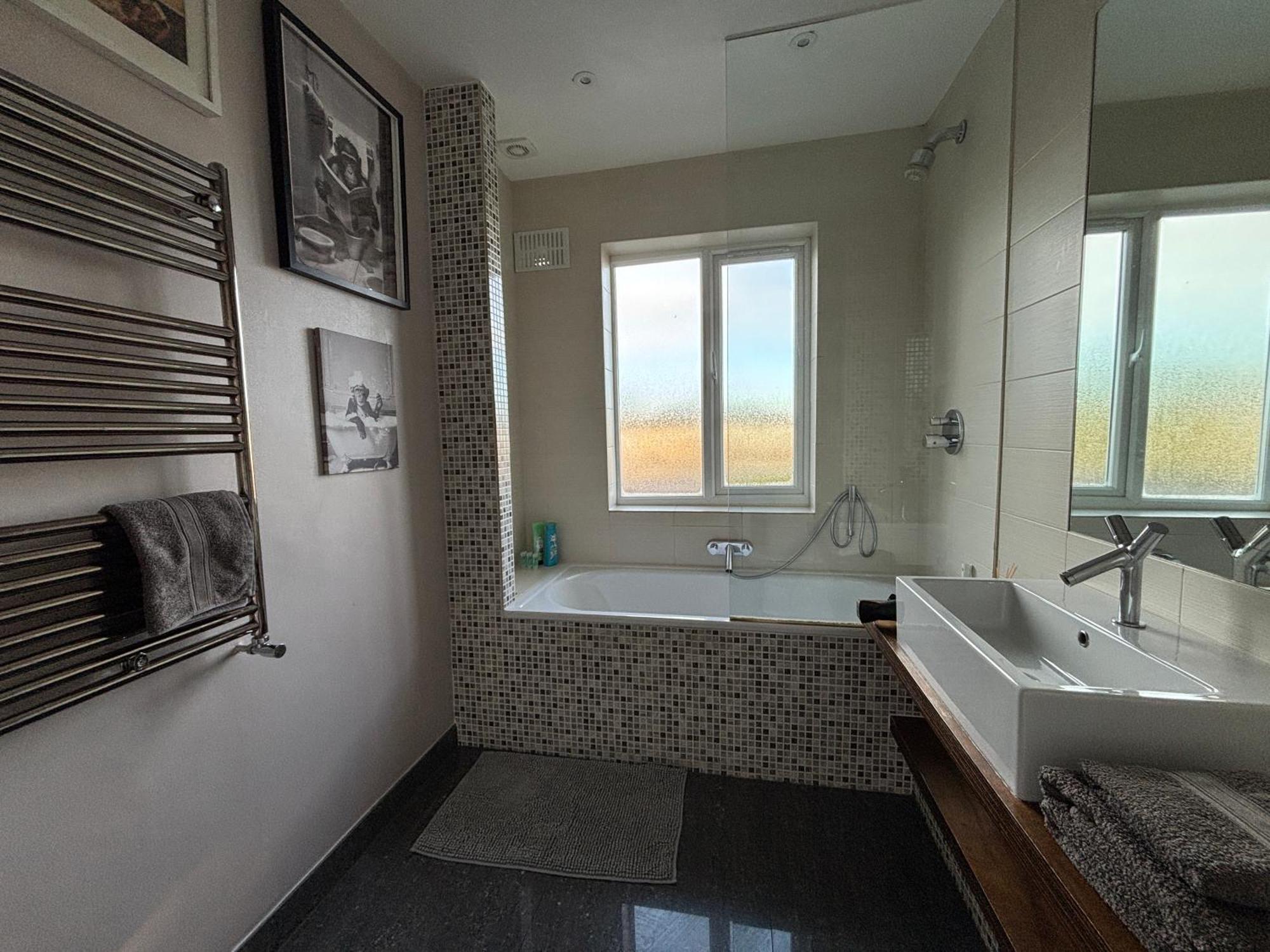 Entire House Floor Perfect For Couples & Freelancers - Available For Single Too Hotel London Eksteriør billede