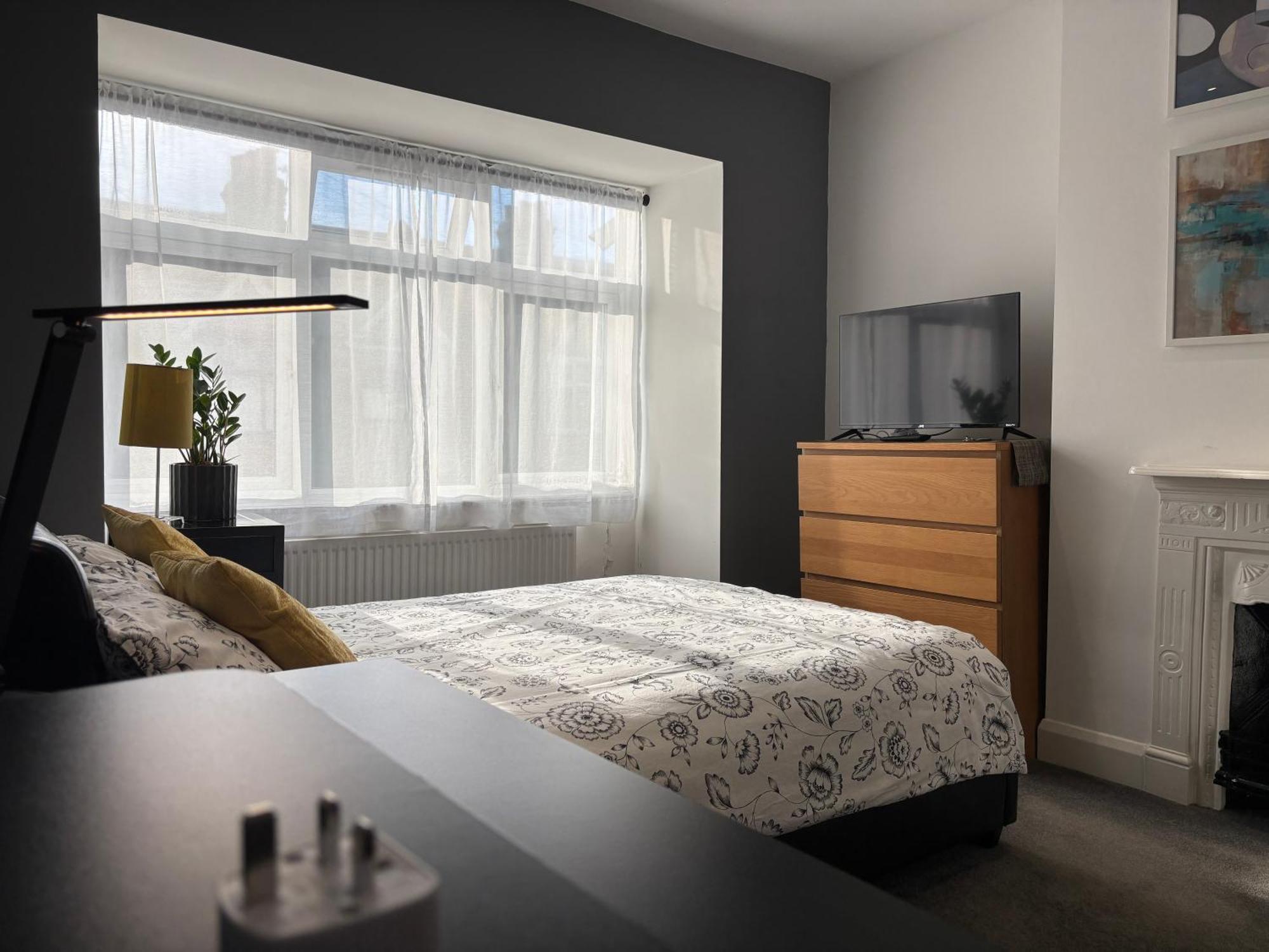 Entire House Floor Perfect For Couples & Freelancers - Available For Single Too Hotel London Eksteriør billede