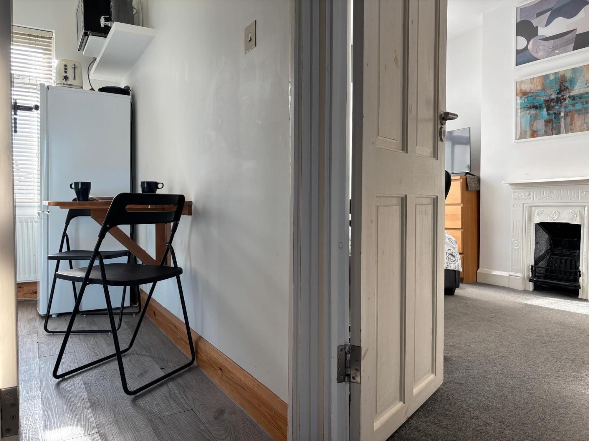 Entire House Floor Perfect For Couples & Freelancers - Available For Single Too Hotel London Eksteriør billede